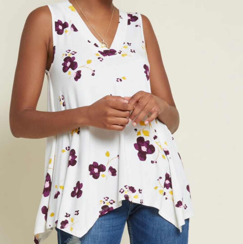 L Sleeveless Flowy Tunic